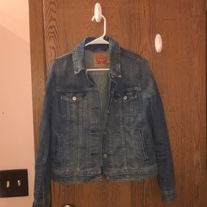women’s Levi’s jean jacket